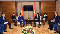 Thủ tướng Nguyễn Tấn Dũng hội kiến Thủ tướng Kazakhstan và Thủ tướng Kyrgyzstan 
