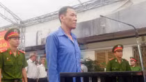 Không đòi được tiền môi giới bán nhà, đâm chết hàng xóm