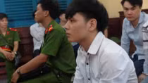 Mâu thuẫn trong hát karaoke đâm chết người