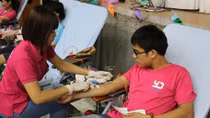 Tiếp nhận 2.000 đơn vị máu trong 'Ngày hội hiến máu – Youth Day 2015'