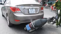 ‘Trốn’ Công an, nữ tài xế phi như bay trên đường