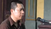 Bênh mẹ vợ, con rể vác dao ‘xử’ hàng xóm