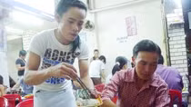 Quán 'lẩu pê-đê' độc nhất vô nhị giữa lòng Sài Gòn