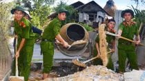 Đoàn thanh niên Công an tỉnh Bình Định tham gia xây dựng nông thôn mới