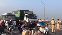 5 người hút chết khi bị xe đầu kéo tông