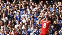 Steven Gerrard: 'Cổ động viên Chelsea tôn trọng tôi vài giây, sỉ nhục tôi cả trận'