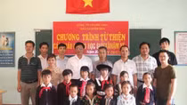 Niềm vui từ những món quà từ thiện ở Nậm Xé