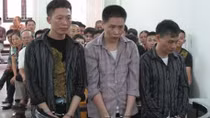 ‘Giam lỏng’ con nợ rồi dọa cắt tai và chặt tay để đòi tiền