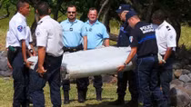 Boeing và Pháp xác nhận mảnh vỡ tìm thấy ở Reunion thuộc MH370
