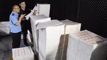 Triệt phá đường dây sản xuất tiền giả lớn nhất kể từ năm 1949