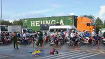 Xe tải tông xe máy, 1 phụ nữ đi xe ôm tử vong