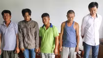 Triệt xóa sòng bạc giữa đêm khuya
