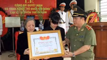 Trao Bằng Tổ quốc ghi công tặng thân nhân gia đình Liệt sĩ Nguyễn Thanh Nam