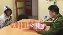 Bé gái lớp 7 bị gã trai quen trên mạng quay clip "nóng" tống tiền