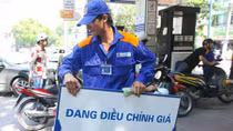 Cận Tết, xăng bất ngờ giảm mạnh
