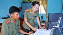 Nữ Thiếu tá Công an cần mẫn với công việc