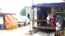 Dân vạn đò lên bờ tái định cư vẫn ở nhà chồ, nhà tạm