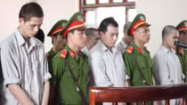 2 án chung thân trong vụ ‘quan tài diễu phố’