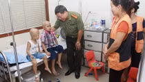 Cục Đào tạo tặng quà bệnh nhân Viện Huyết học – Truyền máu Trung ương