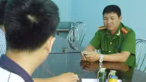 Dọa ném lựu đạn vì bị nhắc nhở nhậu khuya
