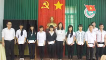 Ban Chỉ đạo Tây Nguyên trao học bổng cho các em học sinh DTTS
