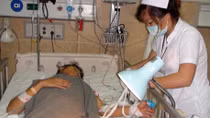 Thu giữ con dao trong lồng ngực nạn nhân bị đồng nghiệp đâm thấu phổi