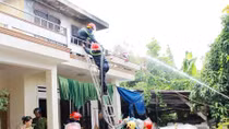 PCCC TP Đà Nẵng dập tắt vụ hỏa hoạn ngay trong cơn bão số 3