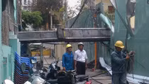 Khắc phục sự cố sập cần cẩu đè mái hiên trường mầm non 