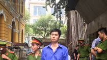 "Dọn sạch" đồ cổ trị giá tiền tỷ của ông ngoại