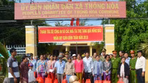 Mang Xuân đến với bà con nghèo Trà Vinh, Bến Tre