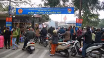 Bắt kẻ gian trà trộn trong dòng người đi lễ đầu năm