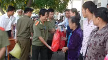 Tặng quà Tết đồng bào dân tộc thiểu số Bình Thuận, Ninh Thuận