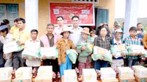 Tặng 500 suất quà cho các gia đình nghèo Khánh Hoà