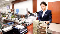 Lãi suất huy động ‘dâng sóng’ nhưng không đáng ngại