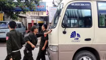 Hành hung phụ xe, lái xe để tranh giành khách ở Quảng Ninh