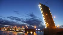 Nhịp cầu quay biến thành màn hình khổng lồ