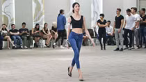 Tuần lễ thời trang quốc tế Việt Nam tuyển chọn người mẫu tại Hà Nội