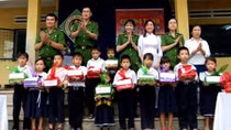 Cảnh sát PCCC Đà Nẵng tặng qùa Tết học sinh nghèo