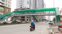 Dự án xe buýt nhanh nghìn tỷ ở Hà Nội: Méo mặt với cảnh ‘nhà nghèo" chơi hoang!