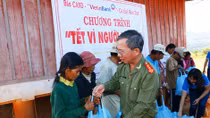 Mang Xuân yên vui cho đồng bào nghèo