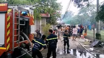 Quán vườn bùng cháy sau tiếng nổ lớn