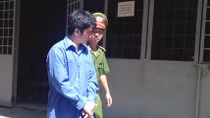 Thuê xà lan mang đi bán, giám đốc lĩnh 14 năm tù