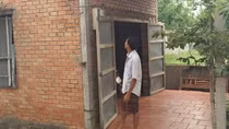 Cú quơ gậy oan nghiệt!