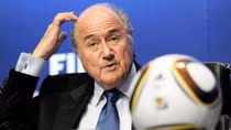 Đằng sau việc Interpol ngưng hợp tác với FIFA
