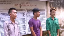 Đang ngồi chơi trên cầu bị 8 thanh niên quây chém