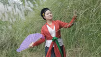 Tơ tình vẫn quyện năm cung