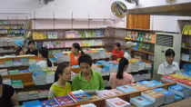 Sách giáo khoa ngoại ngữ còn thiếu vắng “bản sắc Việt Nam”