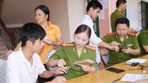 Tìm gặp nữ chiến sĩ Công an trong bức hình năm xưa