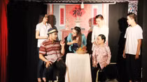 Vừa uống cà phê vừa xem kịch