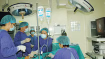 Gánh nặng từ bệnh ung thư ngày càng tăng: Ai sẽ chi trả?